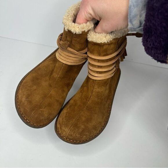 UGG Brown Winter Boots Suede Ankle Style - Picture 6 of 10